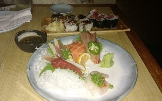Sushimi Combination Plate with Ell avacato sushi roll - Shintaro